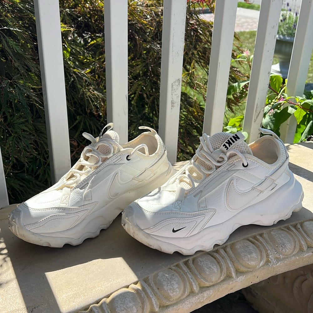 Good condition Nike TC 9000 sail size 9